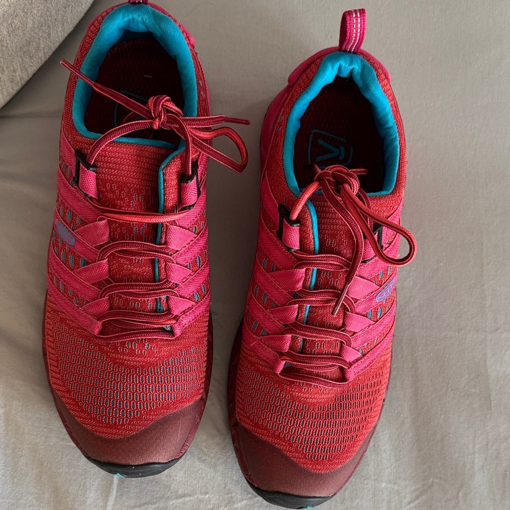 Keen Women's Red and Pink Versago hiking Shoes